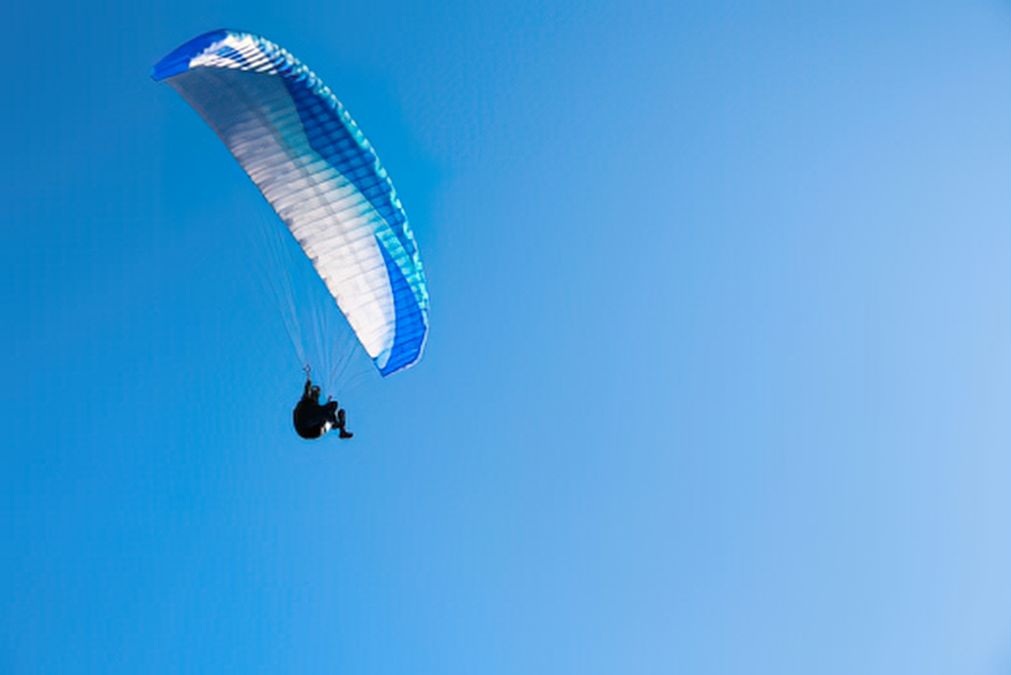 Person parachuting through a clear blue sky, symbolizing why resolutions fail when people chase short-term goals instead of lasting personal transformation and evolution.